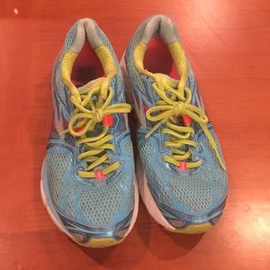 Brooks tennis shoes in blue